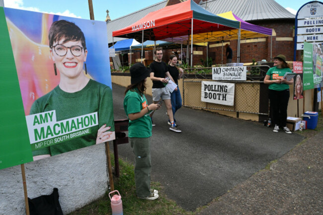 brisbane-australia-26th-oct-2024-voters-are-seen-in-the-electorate-of-south-brisbane-during-polling-day-in-brisbane-saturday-october-26-2024-queensland-voters-head-to-the-polls-to-choose-the-n