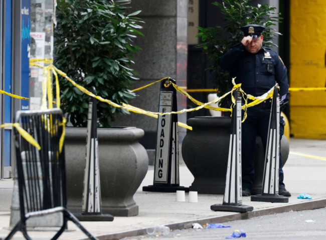 new-york-united-states-04th-dec-2024-nypd-police-officers-investigate-the-crime-scene-around-the-new-york-midtown-hilton-after-the-fatal-shooting-of-unitedhealthcare-ceo-brian-thompson-in-new-york