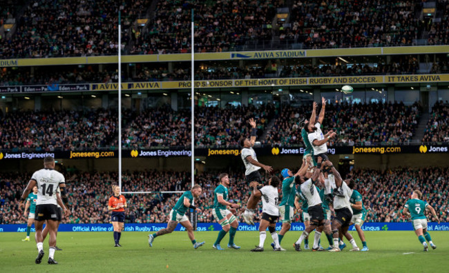 meli-derenalagi-competes-for-a-lineout-with-caelan-doris