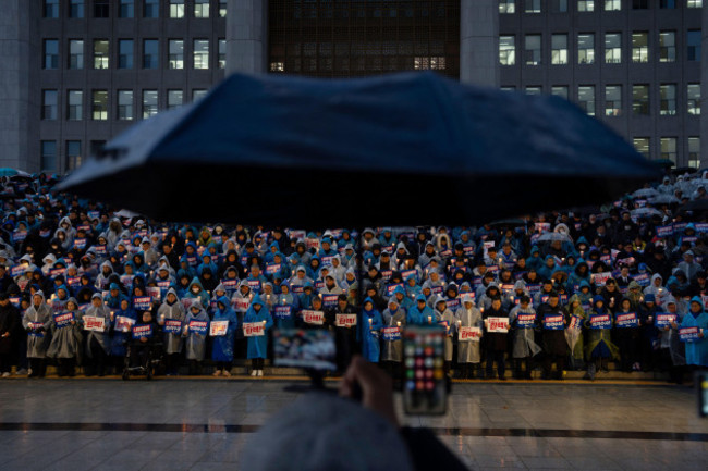 protesters-observe-a-moment-of-silence-during-a-candlelight-vigil-against-south-korean-president-yoon-suk-yeol-in-seoul-south-korea-thursday-dec-5-2024-ap-photong-han-guan