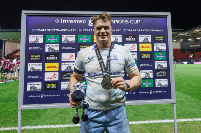 josh-van-der-flier-is-presented-with-the-investec-player-of-the-match-award