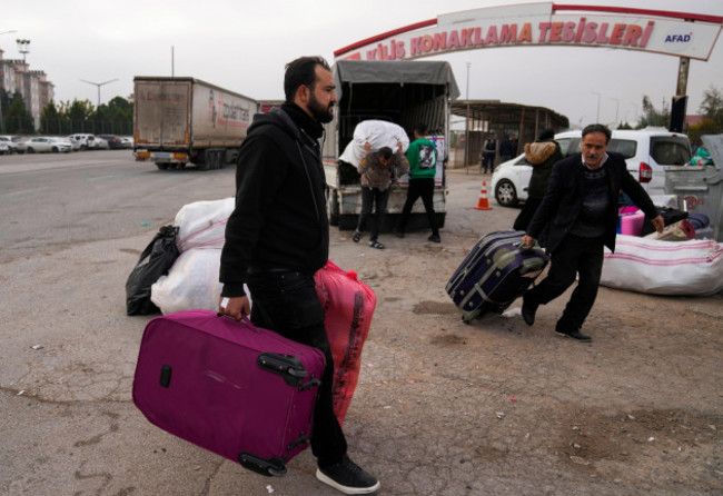 syrians-carry-their-belongings-as-they-walk-to-cross-into-syria-from-turkey-at-the-oncupinar-border-gate-near-the-town-of-kilis-southern-turkey-thursday-dec-12-2024-ap-photokhalil-hamra