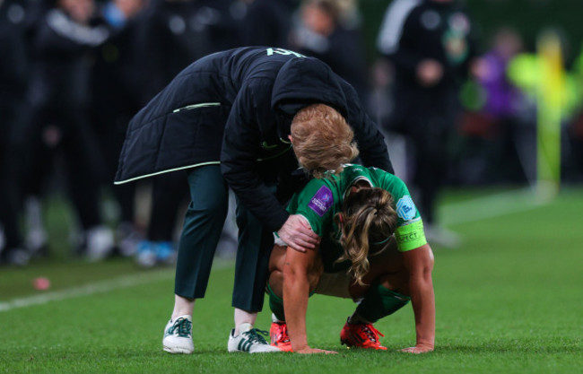 katie-mccabe-is-consoled-by-eileen-gleeson-after-the-game