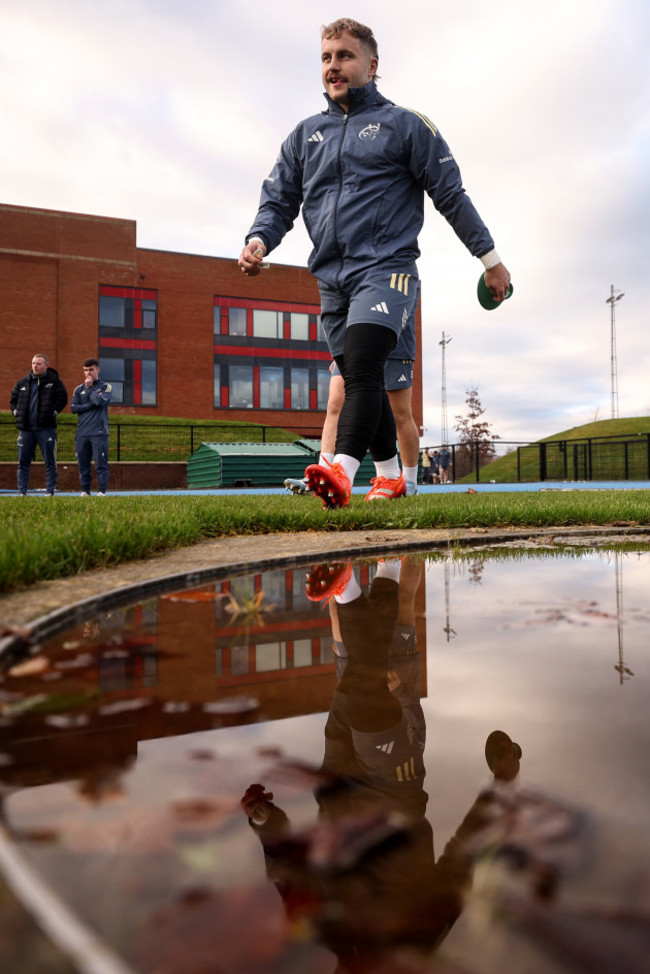 craig-casey-arrives-for-training