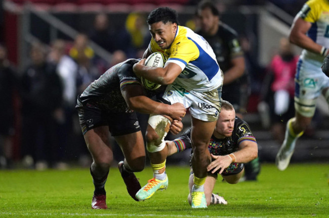 clermont-auvergnes-irae-simone-is-tackled-by-bristol-bears-charles-piutau-right-during-the-epcr-challenge-cup-round-of-sixteen-match-at-ashton-gate-stadium-bristol-picture-date-friday-march-31