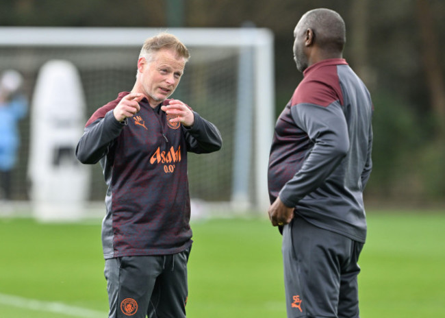 alan-mahon-assistant-coach-of-manchester-city-women-speaks-with-fellow-coach-shaun-goater-during-manchester-city-women-training-session-at-etihad-campus-manchester-united-kingdom-19th-march-2024