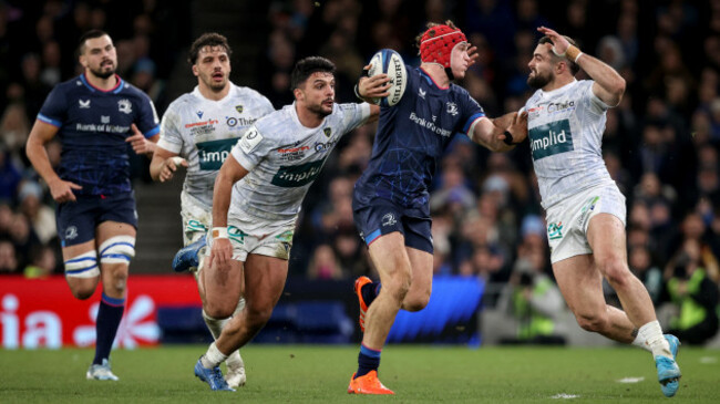 josh-van-der-flier-comes-up-against-pierre-fouyssac-and-lucas-tauzin