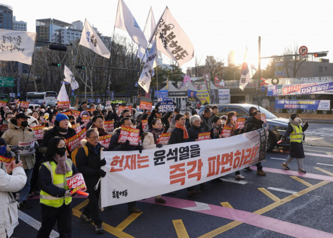 people-call-for-south-korean-president-yoon-suk-yeols-removal-from-office-in-seoul-on-dec-15-2024-following-parliamentary-passage-of-an-impeachment-motion-against-him-kyodokyodo-photo-via-cre