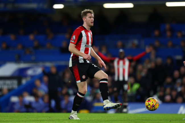 chelsea-london-uk-15th-december-2024-stamford-bridge-chelsea-london-england-premier-league-football-chelsea-versus-brentford-nathan-collins-of-brentford-passing-the-ball-into-midfield-credit