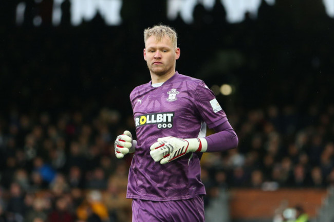 craven-cottage-fulham-london-uk-22nd-dec-2024-premier-league-football-fulham-versus-southampton-goalkeeper-aaron-ramsdale-of-southampton-credit-action-plus-sportsalamy-live-news