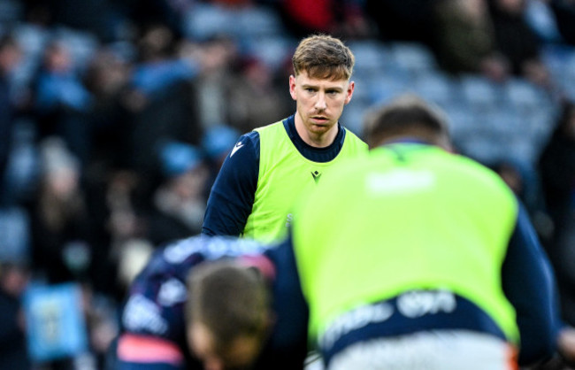 ben-healy-warming-up-ahead-of-the-match