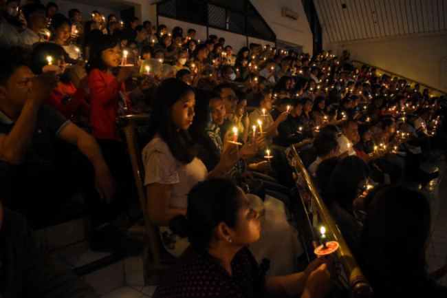 bandung-west-java-indonesia-24th-dec-2024-indonesian-christians-light-candles-during-christmas-eve-mass-at-maulana-yusuf-indonesian-christian-church-in-bandung-west-java-christians-in-the-musli