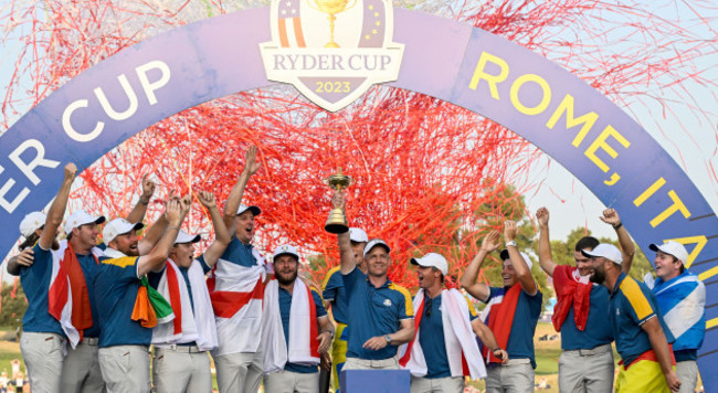 luke-donald-lifts-the-ryder-cup