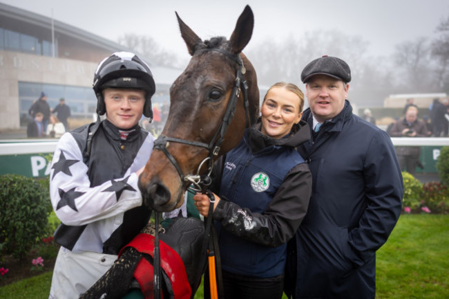 sam-ewing-elise-elliott-and-gordon-elliott-celebrate-winning-the-paddy-power-future-champions-novice-hurdle-with-romeo-coolio