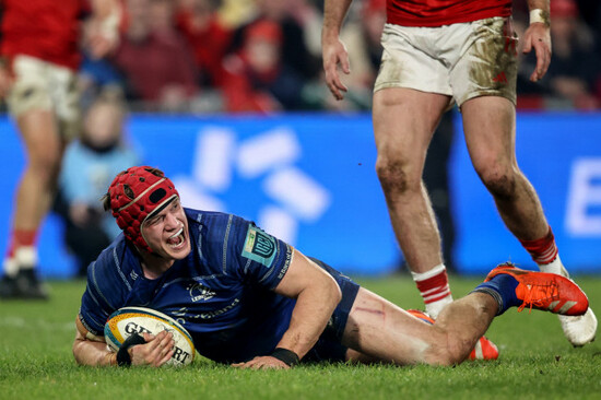 josh-van-der-flier-celebrates-after-scoring-his-sides-third-try