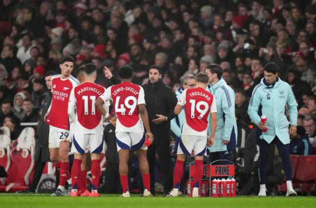 arsenal-manager-mikel-arteta-gives-intructiosn-to-his-players-during-the-premier-league-match-at-the-emirates-stadium-london-picture-date-friday-december-27-2024