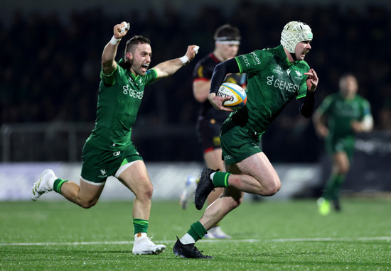 mack-hansen-scores-his-sides-first-try-as-caolin-blade-celebrates