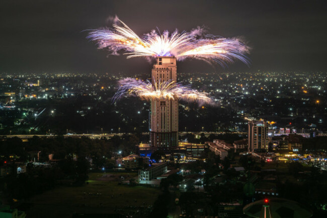 nairobi-kenya-1st-jan-2025-fireworks-explode-in-the-sky-in-celebration-of-the-new-year-in-nairobi-capital-of-kenya-jan-1-2025-credit-wang-guansenxinhuaalamy-live-news