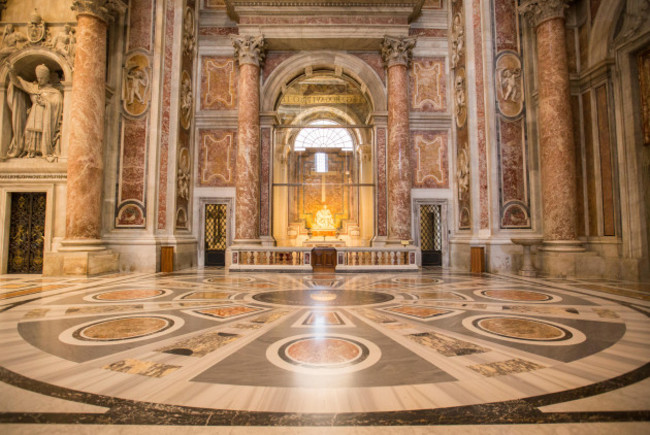 interior-detail-of-saint-peters-basilica