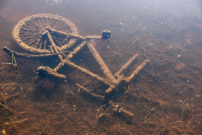 broken-bicyle-at-the-bottom-of-a-river