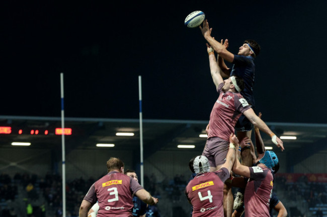 tom-ahern-competes-at-the-lineout-with-gauthier-maravat