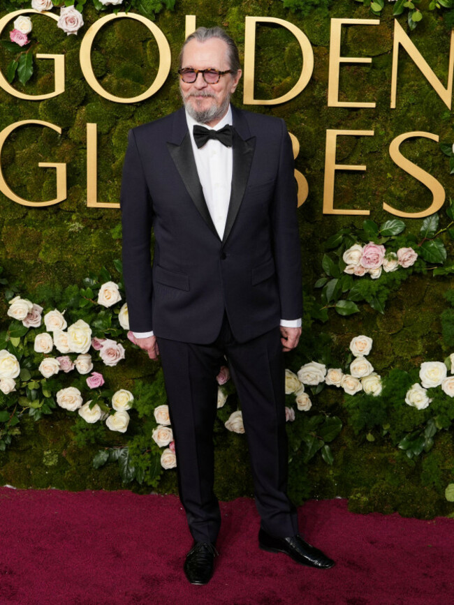 los-angeles-usa-05th-jan-2025-gary-oldman-walking-on-the-red-carpet-at-the-82nd-annual-golden-globe-awards-held-at-the-beverly-hilton-hotel-in-beverly-hills-ca-on-january-5-2025-photo-by-sthan