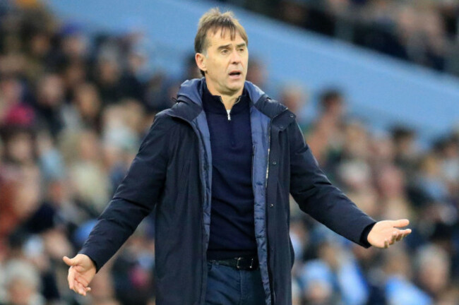 etihad-stadium-manchester-uk-4th-jan-2025-premier-league-football-manchester-city-versus-west-ham-united-west-ham-united-manager-julen-lopetegui-shows-his-frustration-credit-action-plus-sports