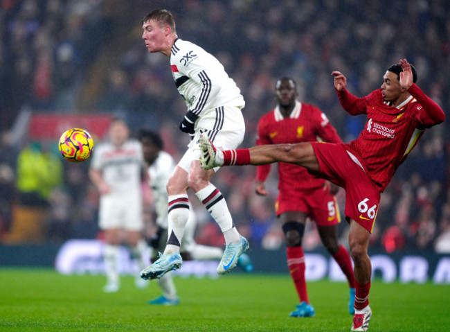 manchester-uniteds-rasmus-hojlund-left-and-liverpools-trent-alexander-arnold-battle-for-the-ball-during-the-premier-league-match-at-anfield-liverpool-picture-date-sunday-january-5-2025