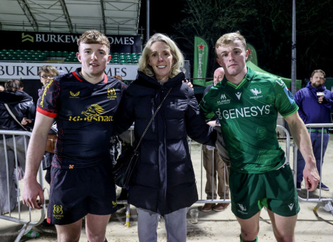 jack-murphy-and-ben-murphy-pose-for-a-picture-with-their-mother-stephanie-after-the-game