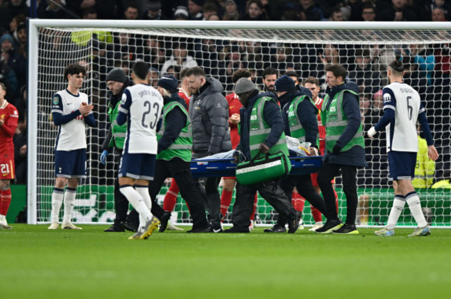 london-uk-8th-jan-2025-rodrigo-bentancur-of-tottenham-hotspur-is-stretchered-off-injured-during-the-spurs-vs-liverpool-carabao-cup-semi-final-first-leg-tie-at-the-tottenham-hotspur-stadium-london