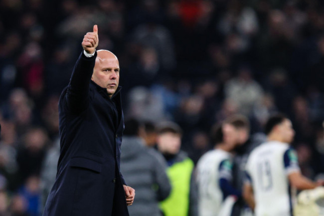 london-uk-8th-jan-2025-liverpool-manager-arne-slot-applauds-the-fans-after-the-efl-cup-semi-final-first-leg-match-between-tottenham-hotspur-fc-and-liverpool-fc-at-tottenham-hotspur-stadiumcred