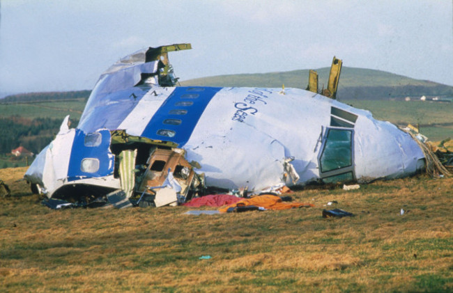 december-22-1988-lockerbie-scotland-the-aircraft-wreckage-in-the-aftermath-of-pan-am-flight-103-plane-crash-in-the-village-of-lockerbie-shortly-after-1900-on-21-december-1988-while-the-aircraft