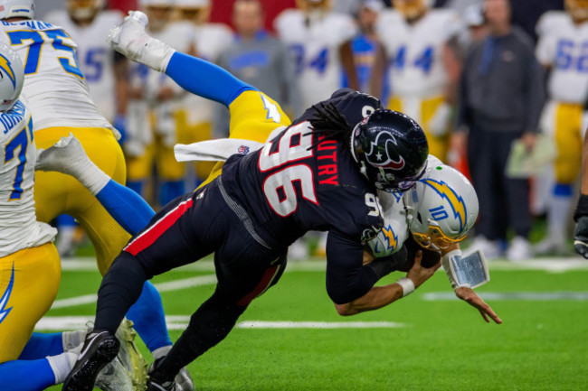 houston-tx-usa-11th-jan-2025-houston-texans-defensive-end-denico-autry-96-sacks-los-angeles-chargers-quarterback-justin-herbert-10-during-a-playoff-game-between-the-los-angeles-chargers-and-t