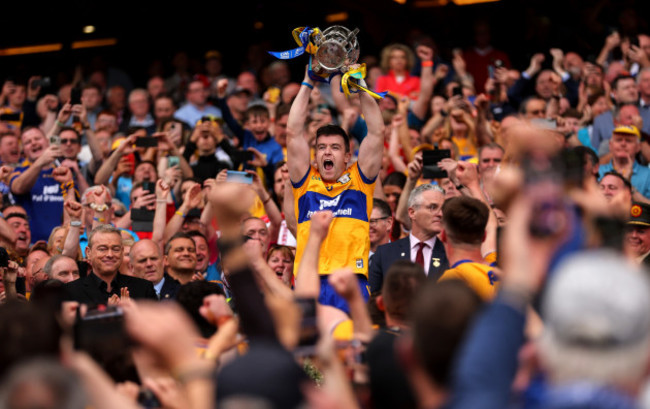 tony-kelly-lifts-the-liam-maccarthy-cup