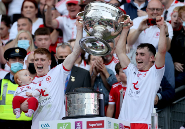 peter-harte-and-darragh-canavan-lift-the-sam-maguire