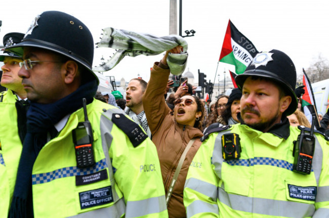 london-uk-18-january-2025-a-crowd-of-pro-palestine-protesters-gather-in-trafalgar-square-after-the-end-of-the-rally-in-whitehall-police-tried-to-end-the-gathering-by-kettling-and-arresting-the-dem