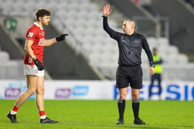 derek-omahony-gives-direction-to-paul-walsh