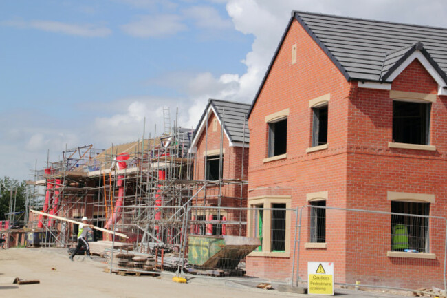 new-homes-constructed-on-uk-building-site-derbyshire-britain-summer