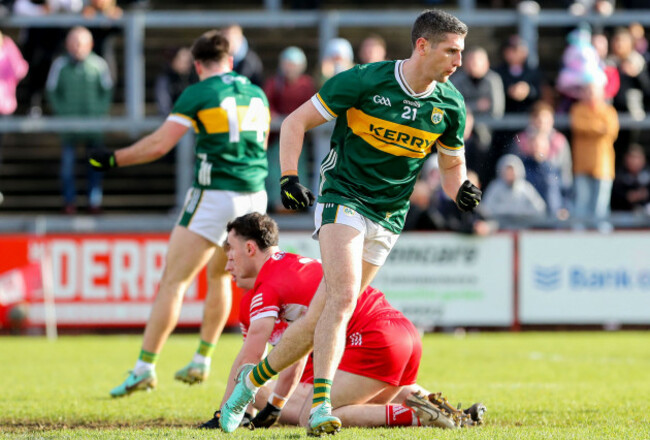 paul-geaney-celebrates-a-goal