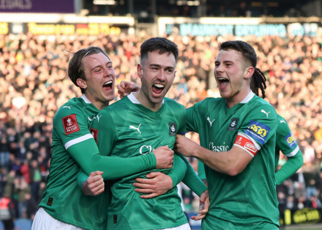 plymouth-uk-9th-feb-2025-ryan-hardie-of-plymouth-argyle-celebrates-scoring-his-sides-opening-goal-during-the-fa-cup-match-at-home-park-plymouth-picture-credit-should-read-david-kleinsportimage