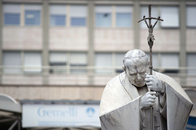 vatican-vatican-19th-feb-2025-no-libri-italy-rome-vatican-2025219-pope-francis-is-hospitalized-for-tests-and-treatment-for-bronchitis-in-rome-photograph-by-alessia-giuliani-catholic-pres