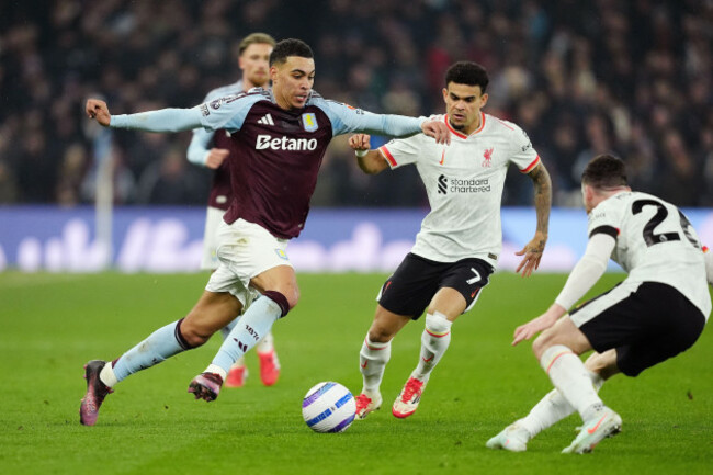 aston-villas-morgan-rogers-left-and-liverpools-luis-diaz-battle-for-the-ball-during-the-premier-league-match-at-villa-park-birmingham-picture-date-wednesday-february-19-2025