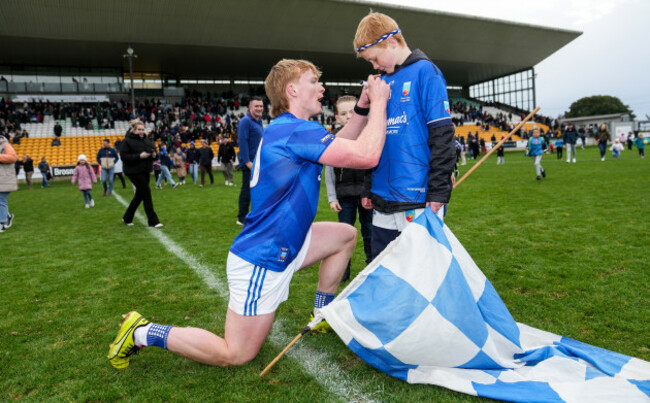 cormac-egan-signs-an-autograph-after-the-game