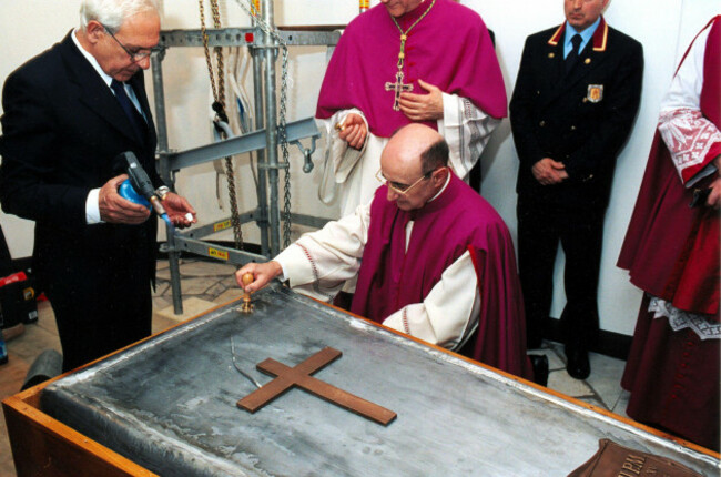 funerals-of-john-paul-ii-prelates-prepare-to-weld-the-zinc-coffin-of-late-pope-john-paul-ii-prior-to-the-burial-in-the-grottos-beneath-st-peters-basilica-at-the-vatican-friday-april-8-2005-a