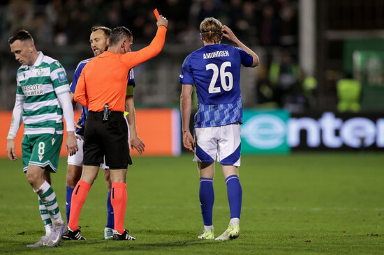 isak-amundsen-receives-a-red-card-from-tasos-sidiropoulos