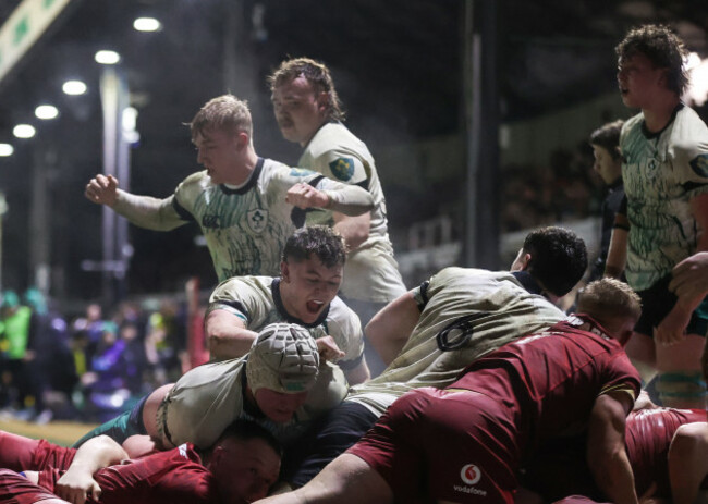 eoghan-smyth-celebrates-henry-walkers-try