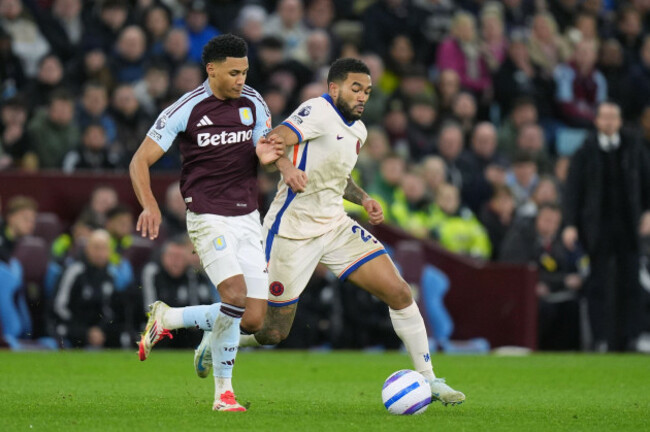 aston-villas-ollie-watkins-left-and-chelseas-reece-james-battle-for-the-ball-during-the-premier-league-match-at-villa-park-birmingham-picture-date-saturday-february-22-2025