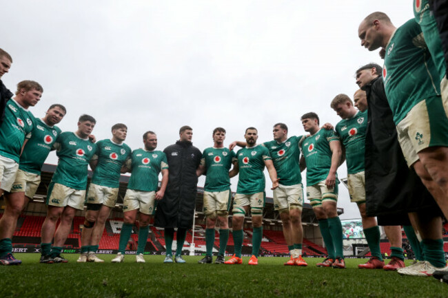 the-ireland-team-huddle-after-the-game