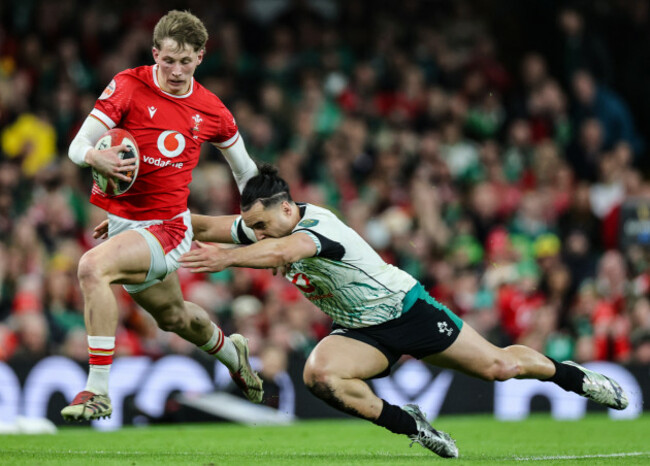 wales-ellis-mee-chased-by-irelands-james-lowe