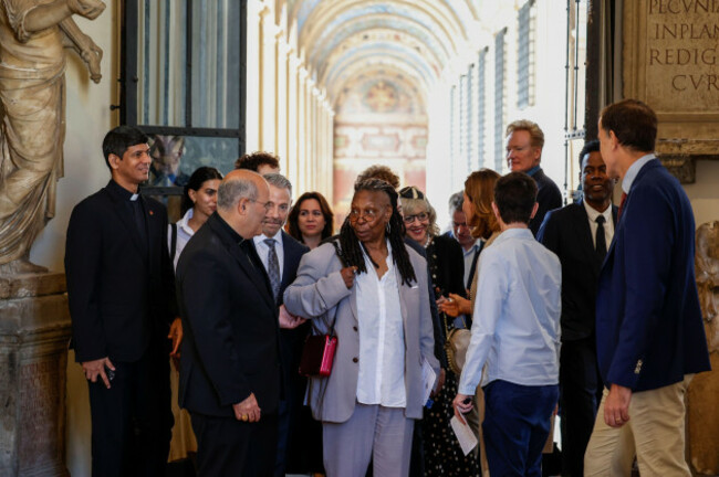 caption-corrects-location-whoopi-goldberg-centre-arrives-for-an-audience-with-pope-francis-in-the-clementine-hall-at-the-vatican-friday-june-14-2024-pope-francis-is-meeting-with-over-100-comedia